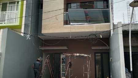 Dijual Rumah 2 lantai di Mulyosari Utara Surabaya