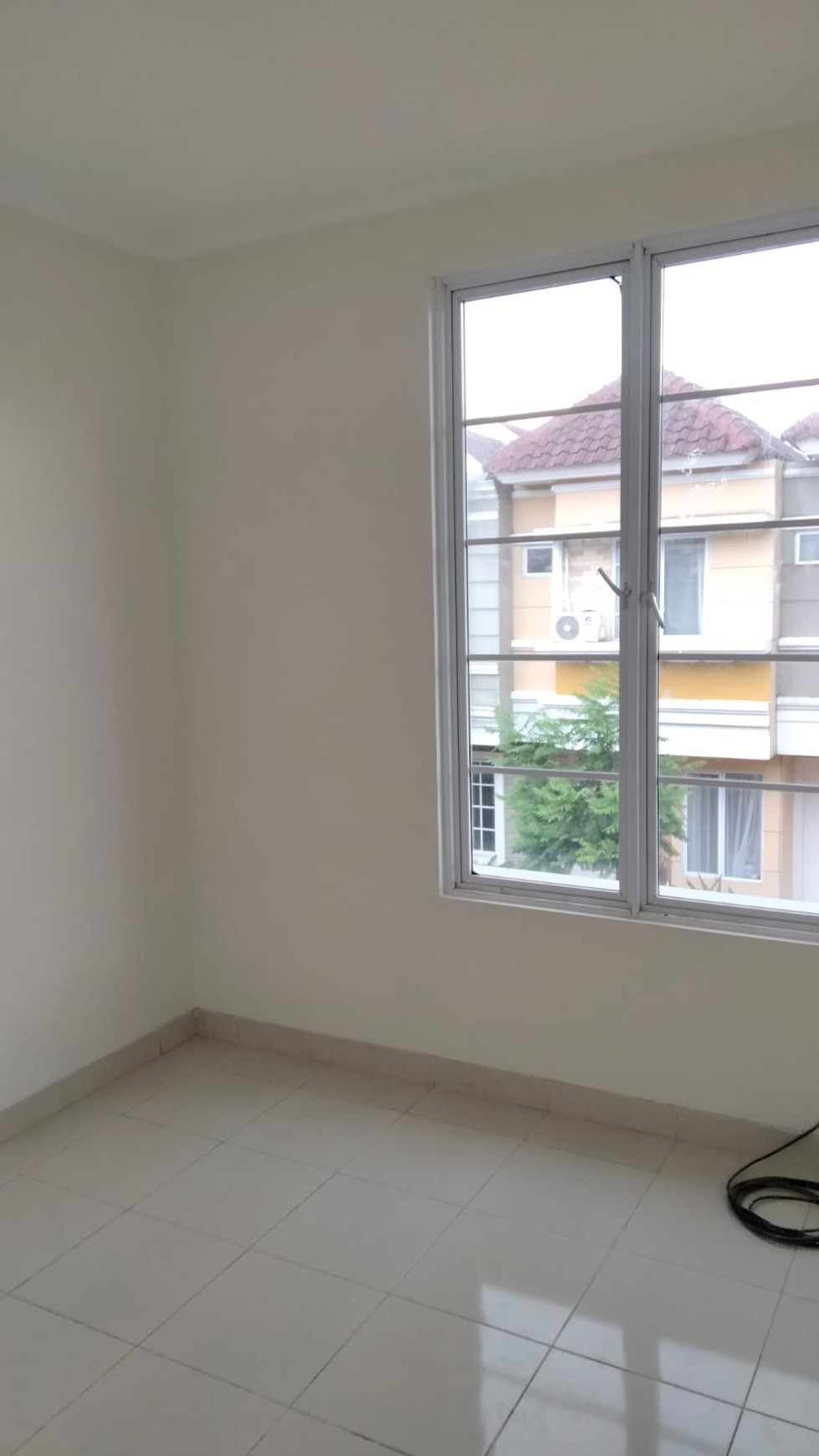 Termurah. Rumah bagus Amarillo Village, Gading Serpong