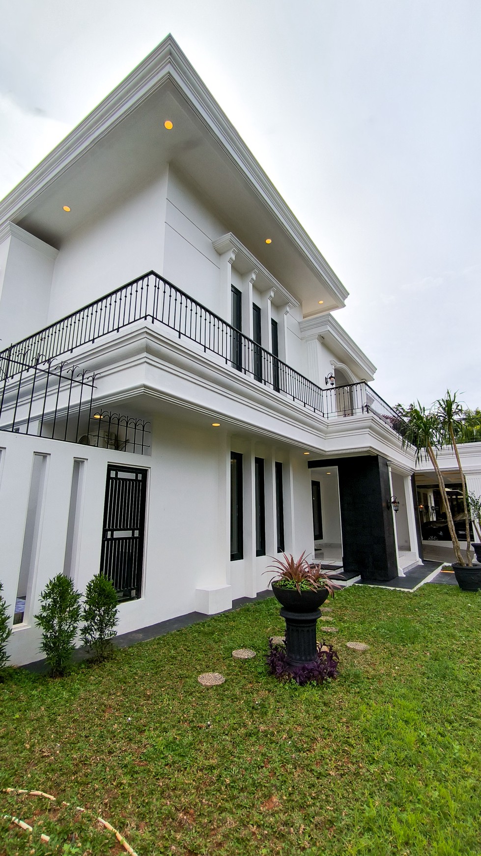 Rumah Bagus Dengan Kolam Renang Di Bintaro Sektor 8