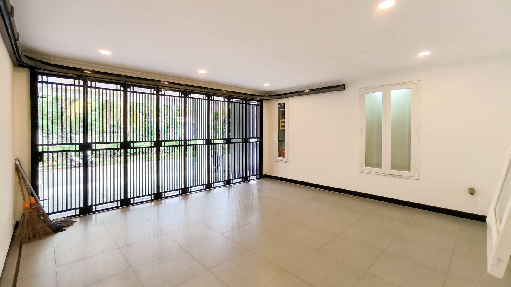 Rumah Bagus Dengan Kolam Renang Di Bintaro Sektor 8