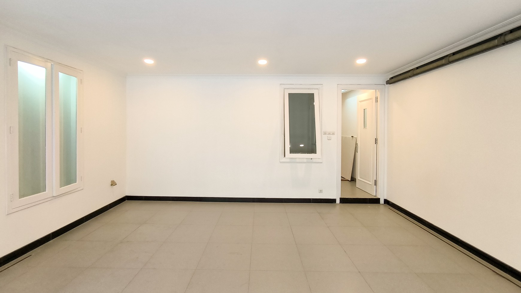 Rumah Bagus Dengan Kolam Renang Di Bintaro Sektor 8