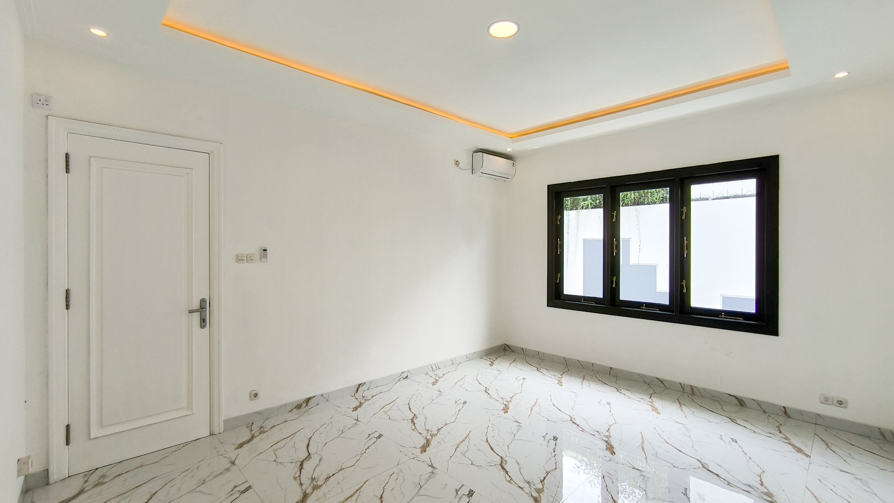 Rumah Bagus Dengan Kolam Renang Di Bintaro Sektor 8