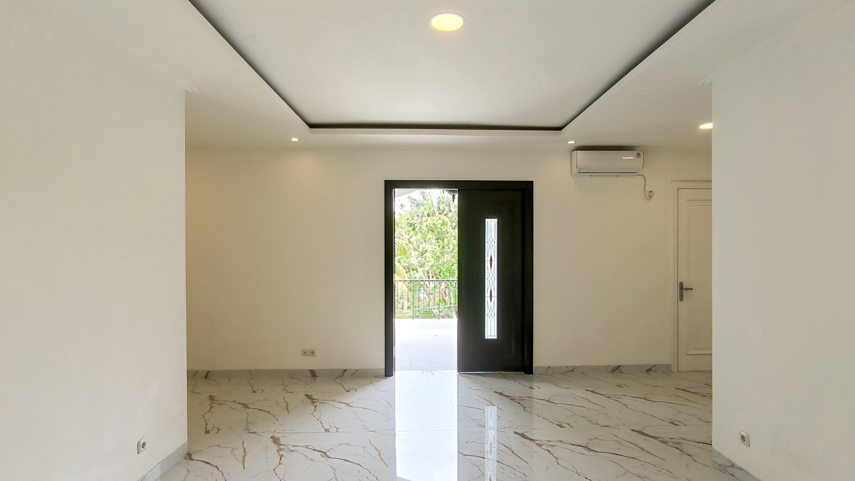 Rumah Bagus Dengan Kolam Renang Di Bintaro Sektor 8