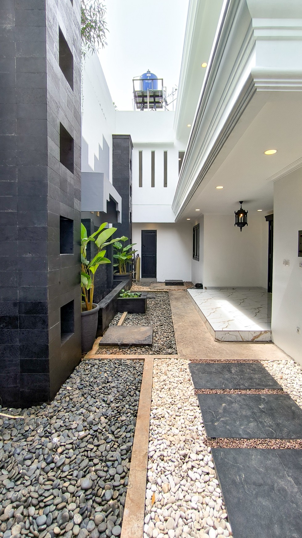 Rumah Bagus Dengan Kolam Renang Di Bintaro Sektor 8