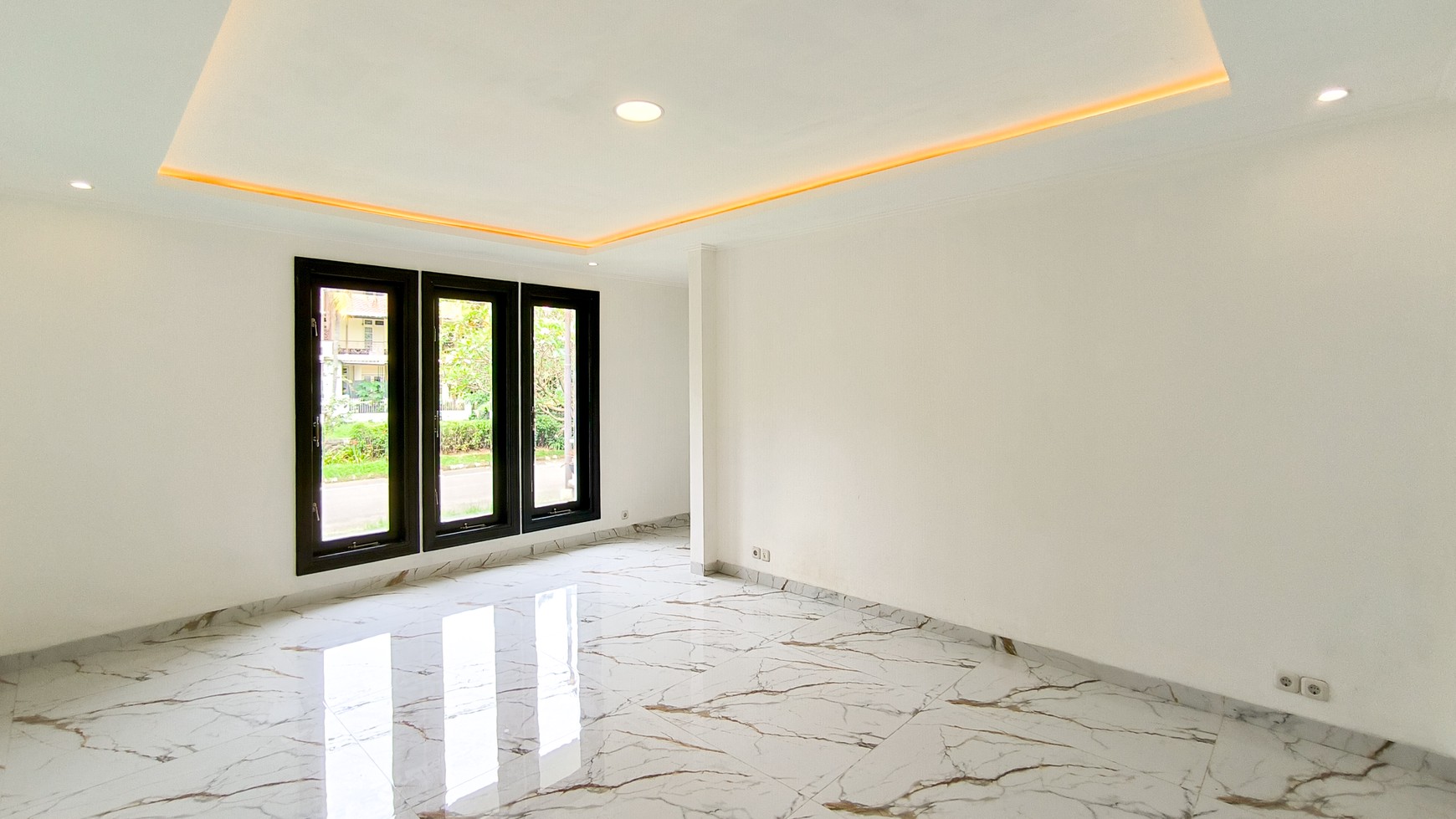 Rumah Bagus Dengan Kolam Renang Di Bintaro Sektor 8