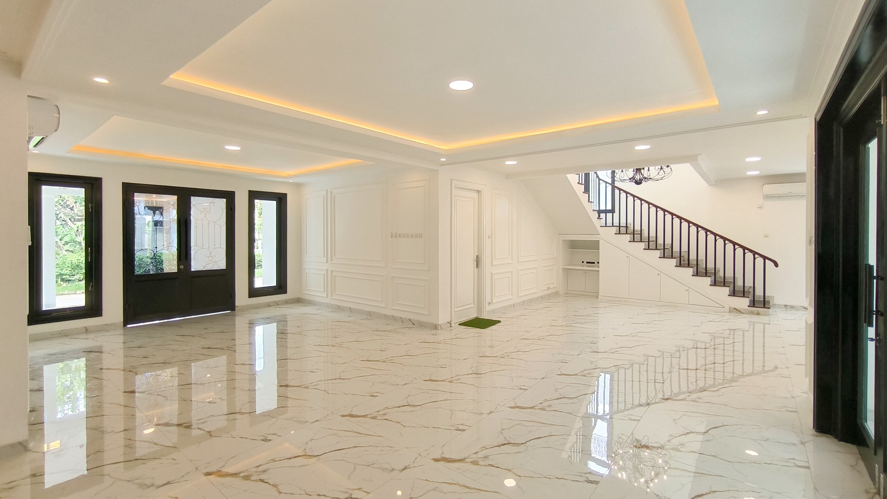 Rumah Bagus Dengan Kolam Renang Di Bintaro Sektor 8