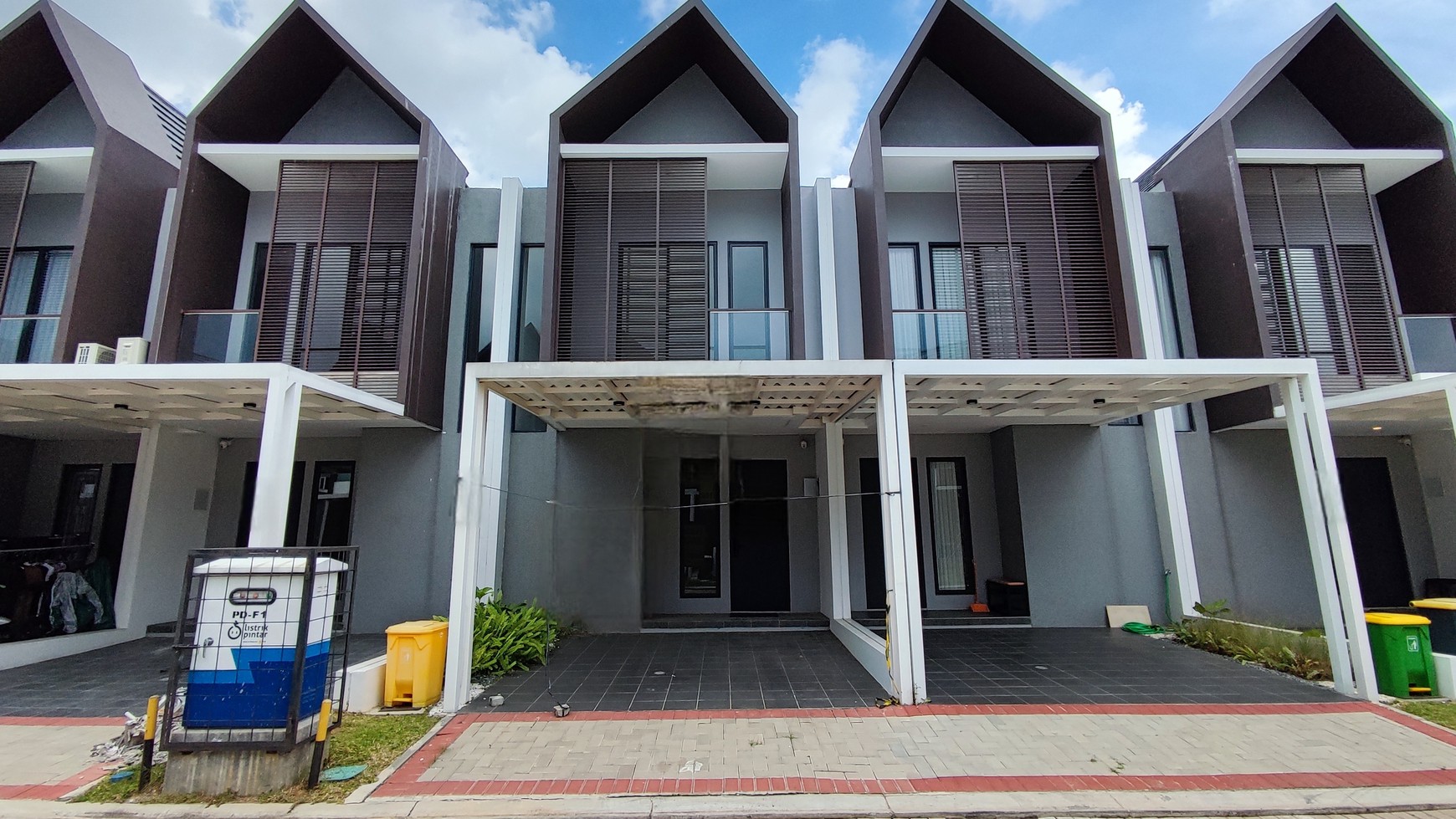 Flash Sale. Rumah bagus Hyra at Melia Graha Raya, Bintaro