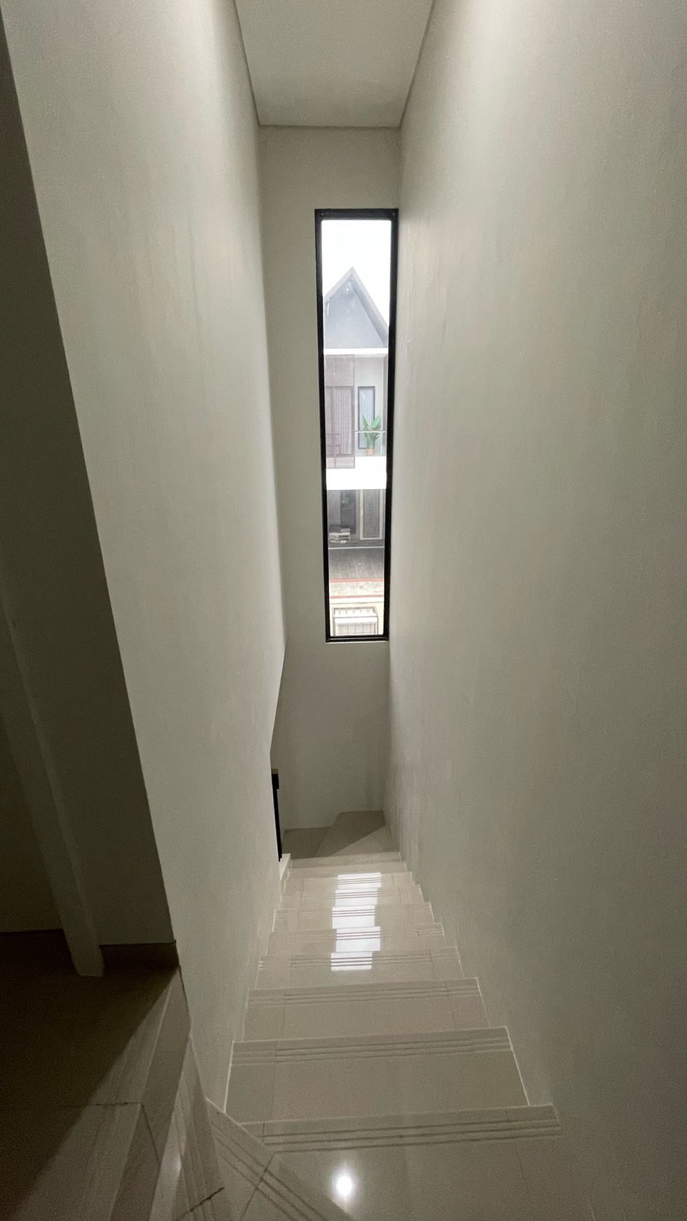 Flash Sale. Rumah bagus Hyra at Melia Graha Raya, Bintaro