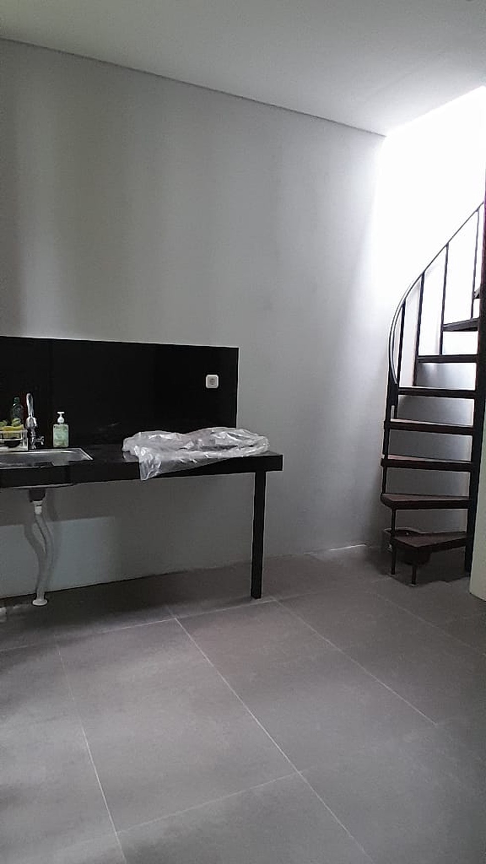 Rumah Cantik Brand New Semi Furnished di Miami Kota Wisata