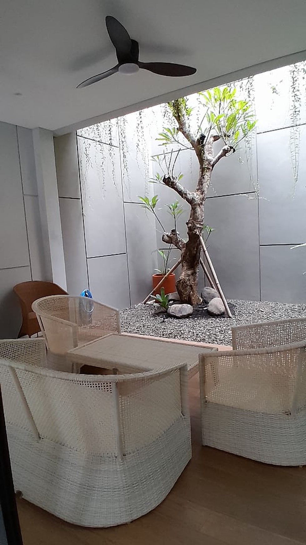 Rumah Cantik Brand New Semi Furnished di Miami Kota Wisata