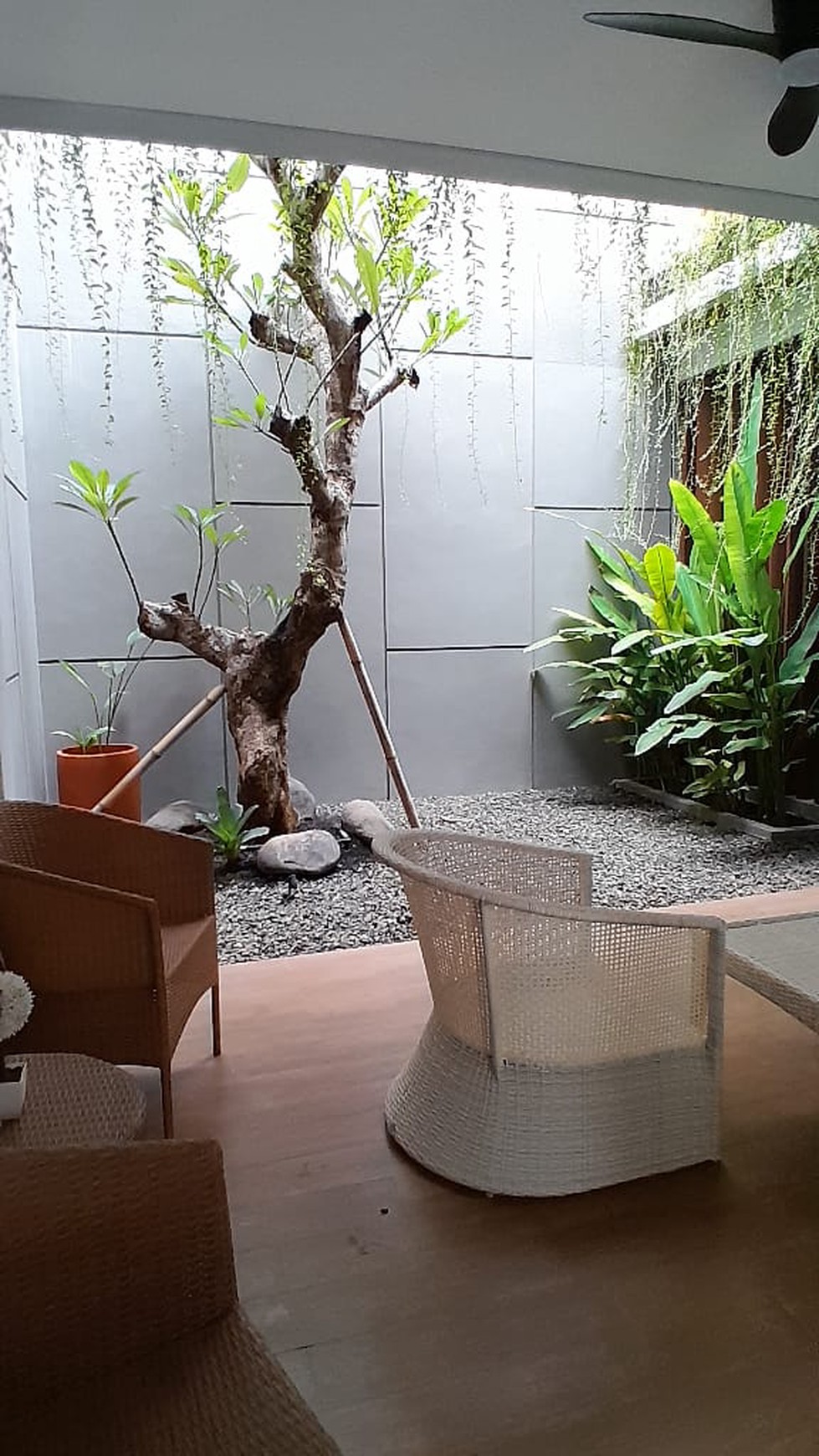 Rumah Cantik Brand New Semi Furnished di Miami Kota Wisata