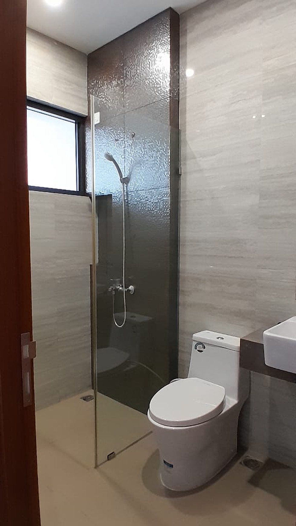 Rumah Cantik Brand New Semi Furnished di Miami Kota Wisata