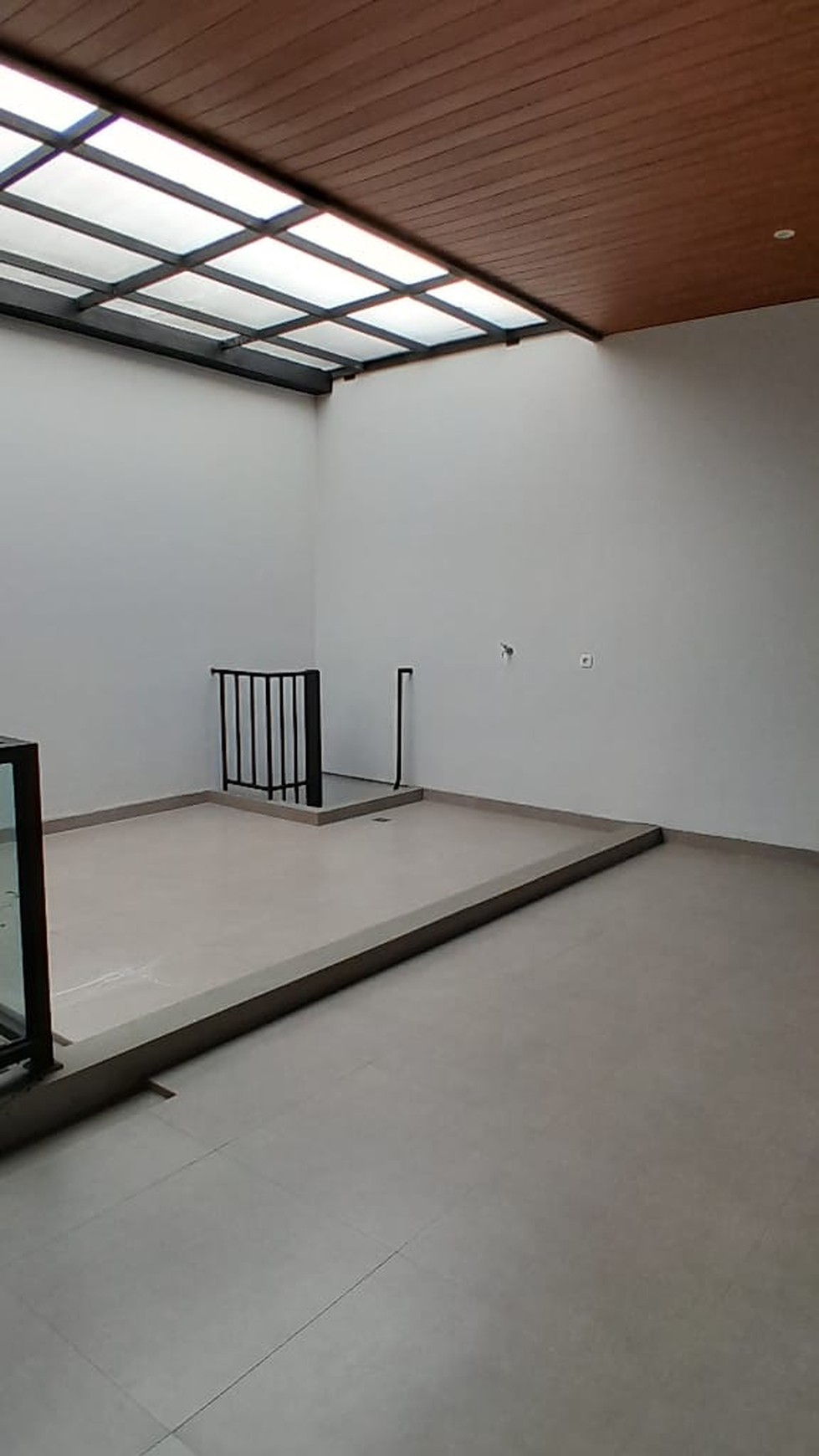 Rumah Cantik Brand New Semi Furnished di Miami Kota Wisata