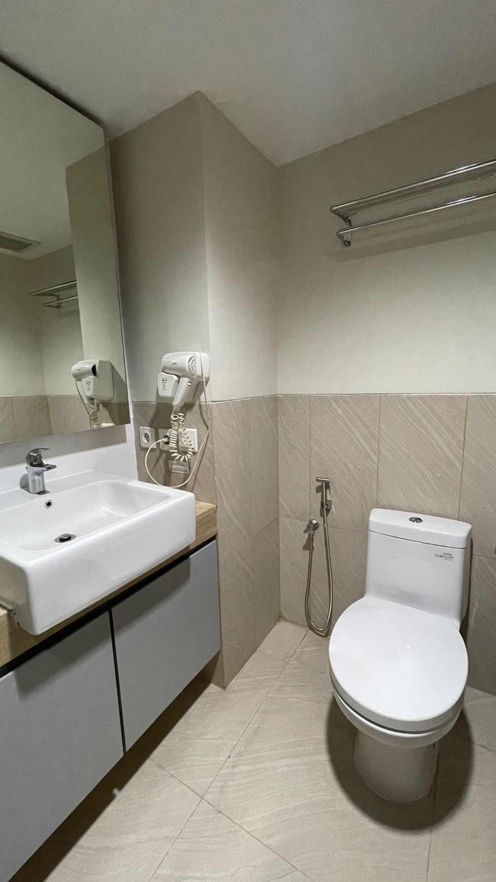 Rumah Cantik Brand New Semi Furnished di Miami Kota Wisata