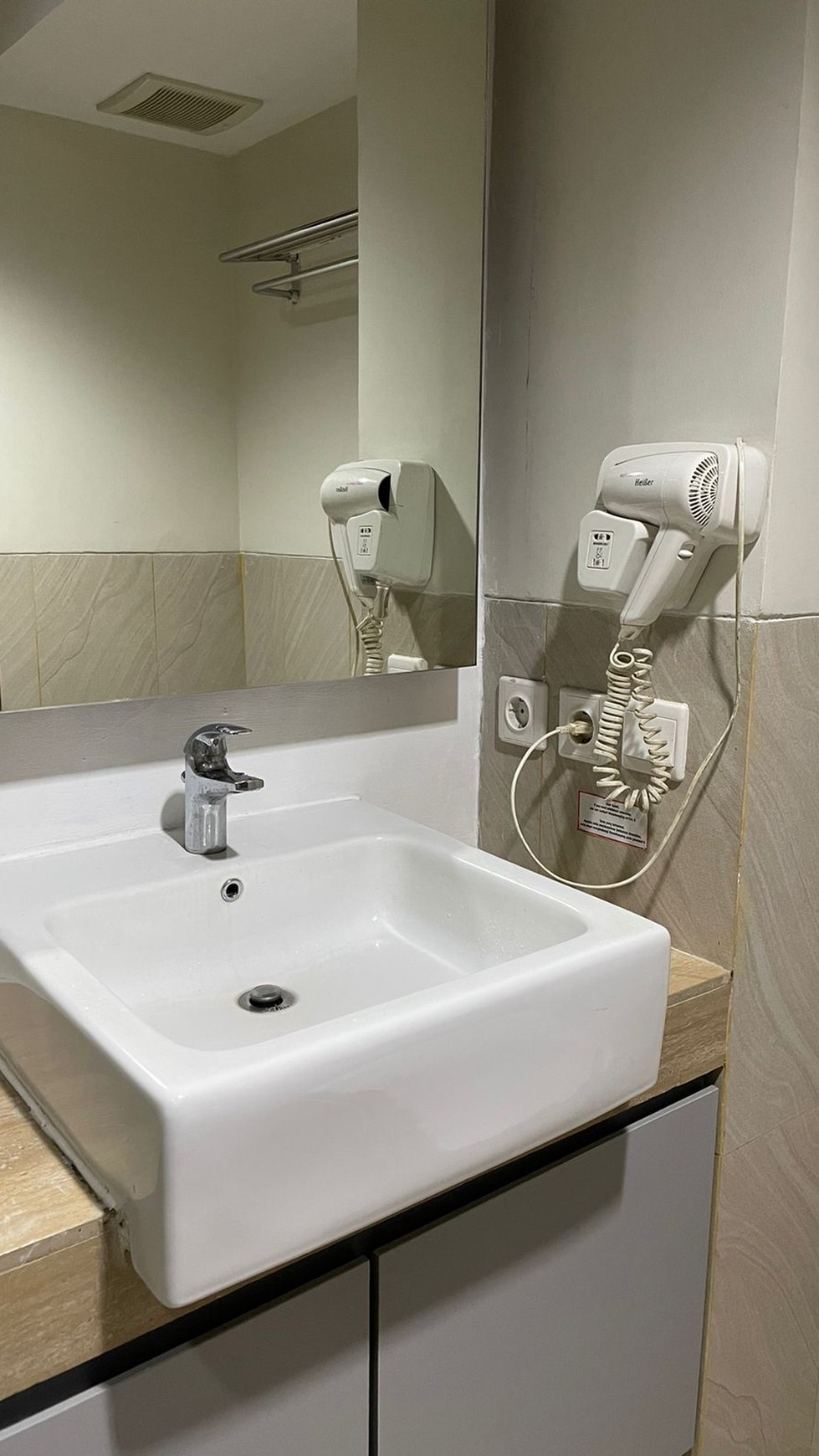 Rumah Cantik Brand New Semi Furnished di Miami Kota Wisata