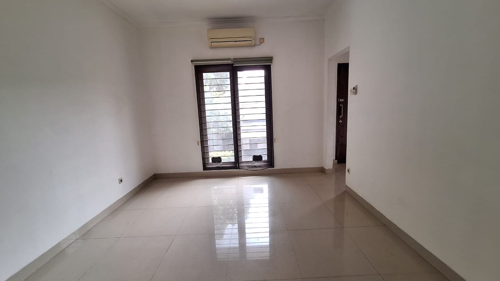 Rumah Bagus Di Mahagoni Park Graha Raya Bintaro Jaya