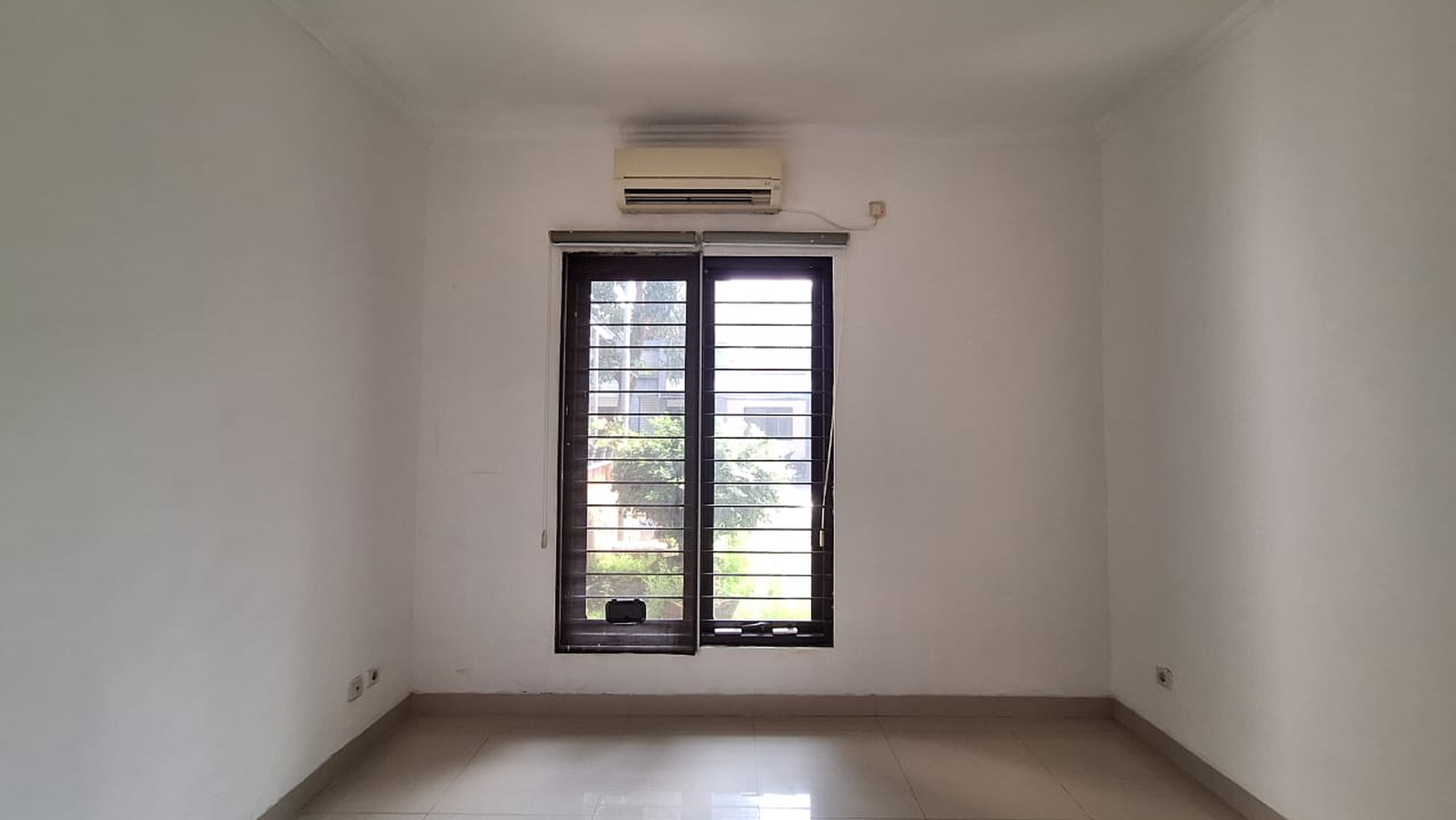 Rumah Bagus Di Mahagoni Park Graha Raya Bintaro Jaya