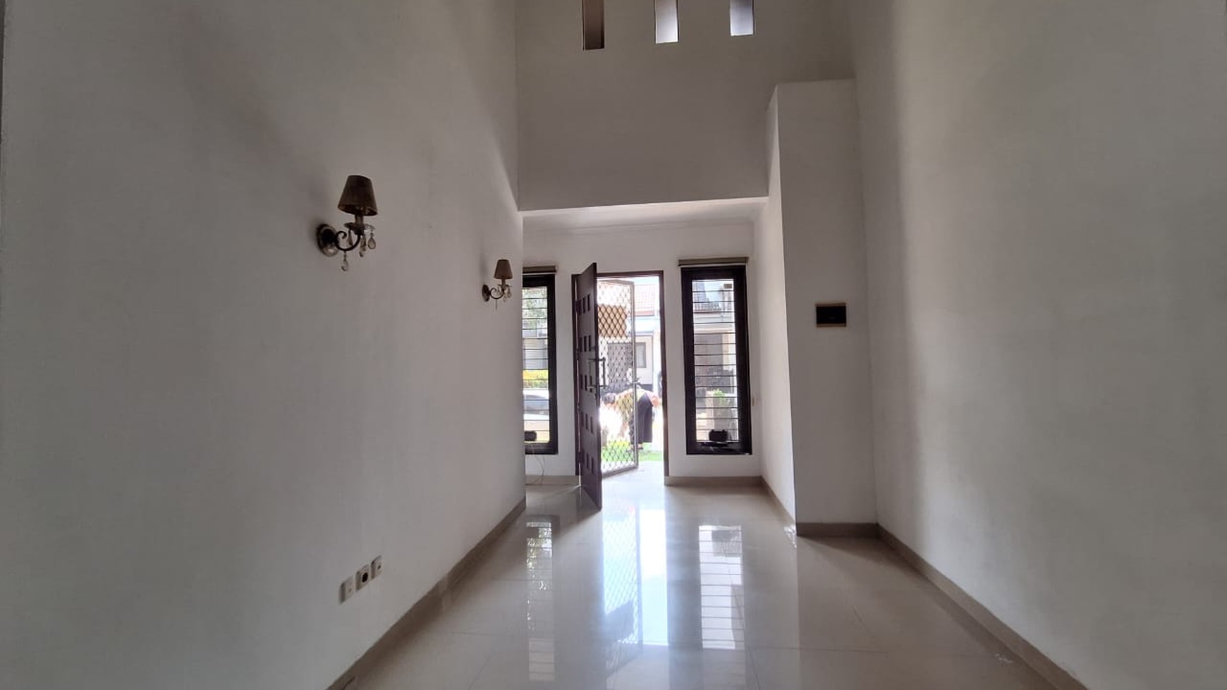 Rumah Bagus Di Mahagoni Park Graha Raya Bintaro Jaya