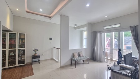 Rumah 2½ Lantai Siap Huni Lokasi Strategis dan Asri @Graha Raya