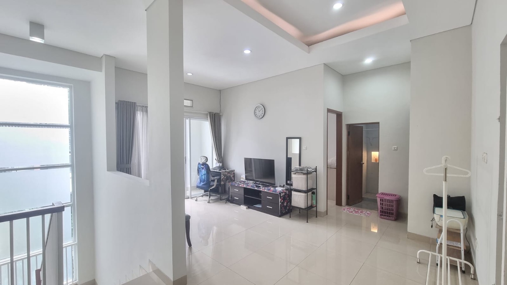 Rumah 2½ Lantai Siap Huni Lokasi Strategis dan Asri @Graha Raya