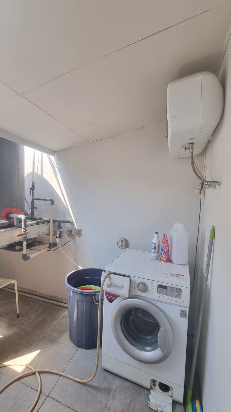 Rumah 2½ Lantai Siap Huni Lokasi Strategis dan Asri @Graha Raya