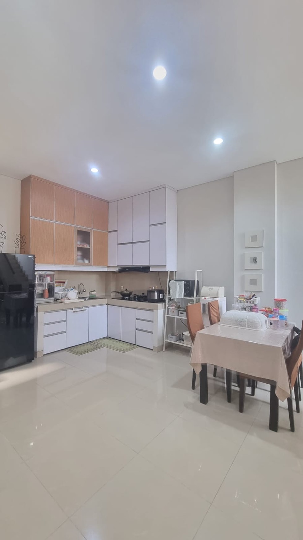 Rumah 2½ Lantai Siap Huni Lokasi Strategis dan Asri @Graha Raya