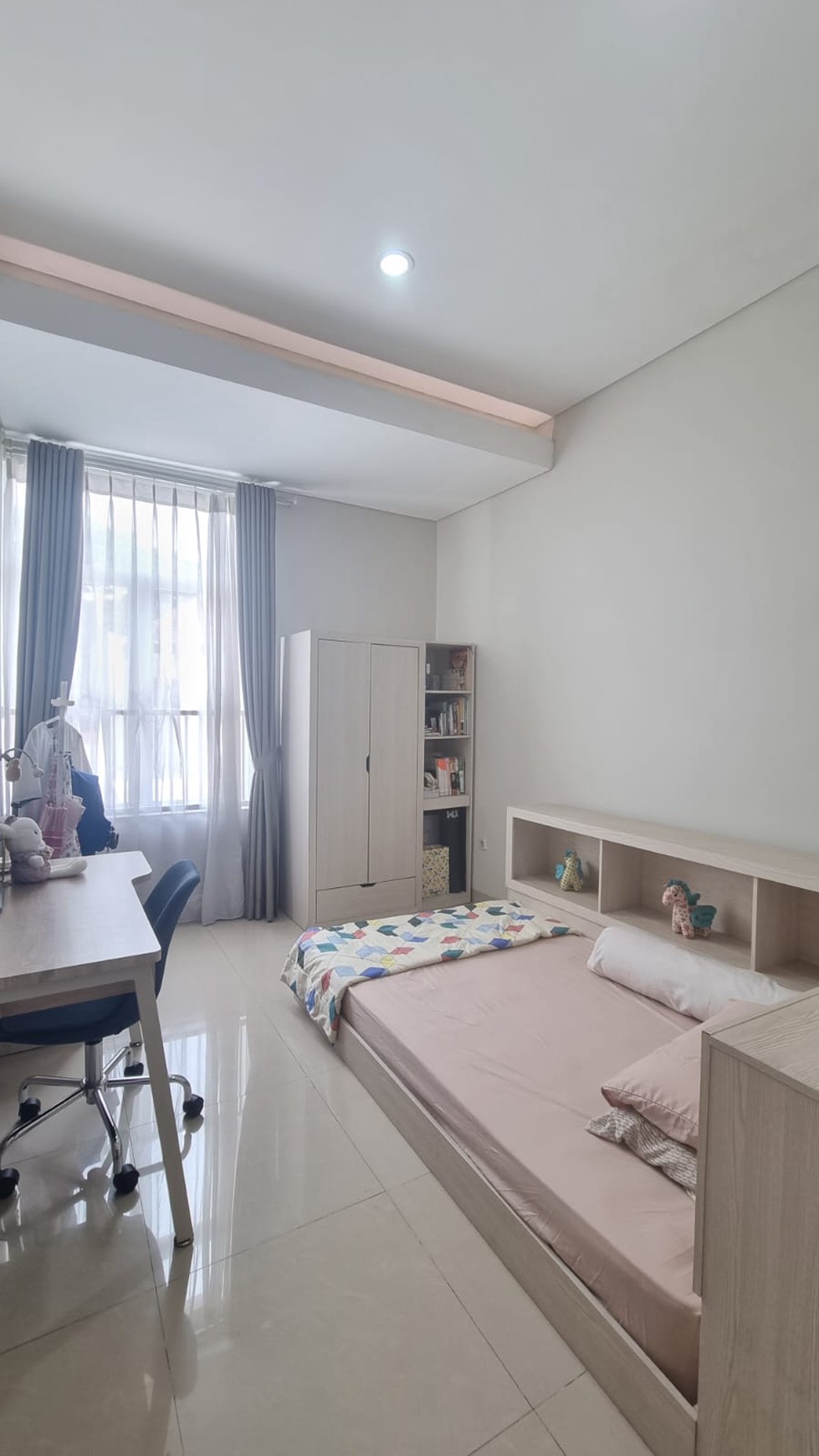 Rumah 2½ Lantai Siap Huni Lokasi Strategis dan Asri @Graha Raya