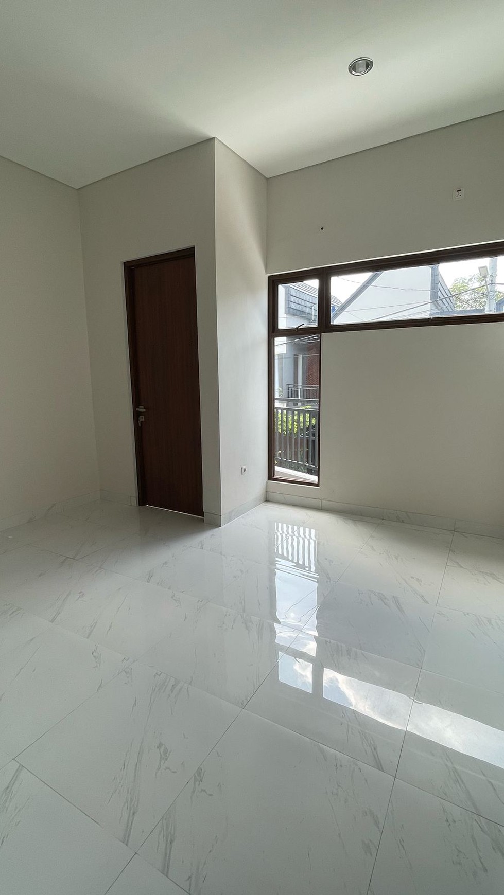 Rumah Bagus Di Komp Pesona Rembulan Serpong Tangerang Selatan