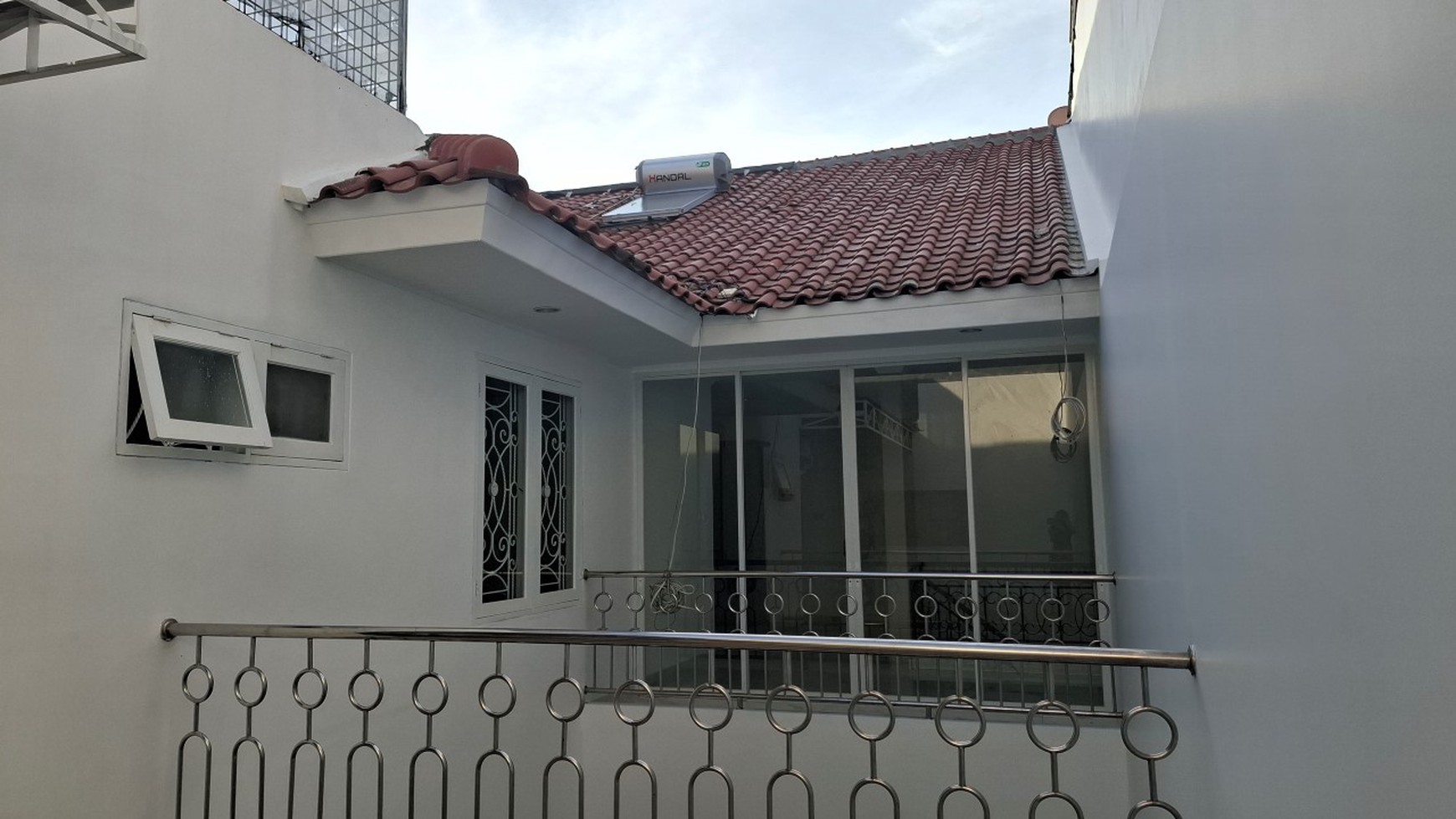 Rumah Bukit Gading Mediterania, Kelapa Gading