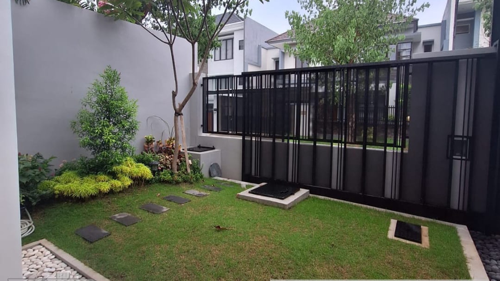 Dijual Rumah Baru Dian Istana - Surabaya Barat