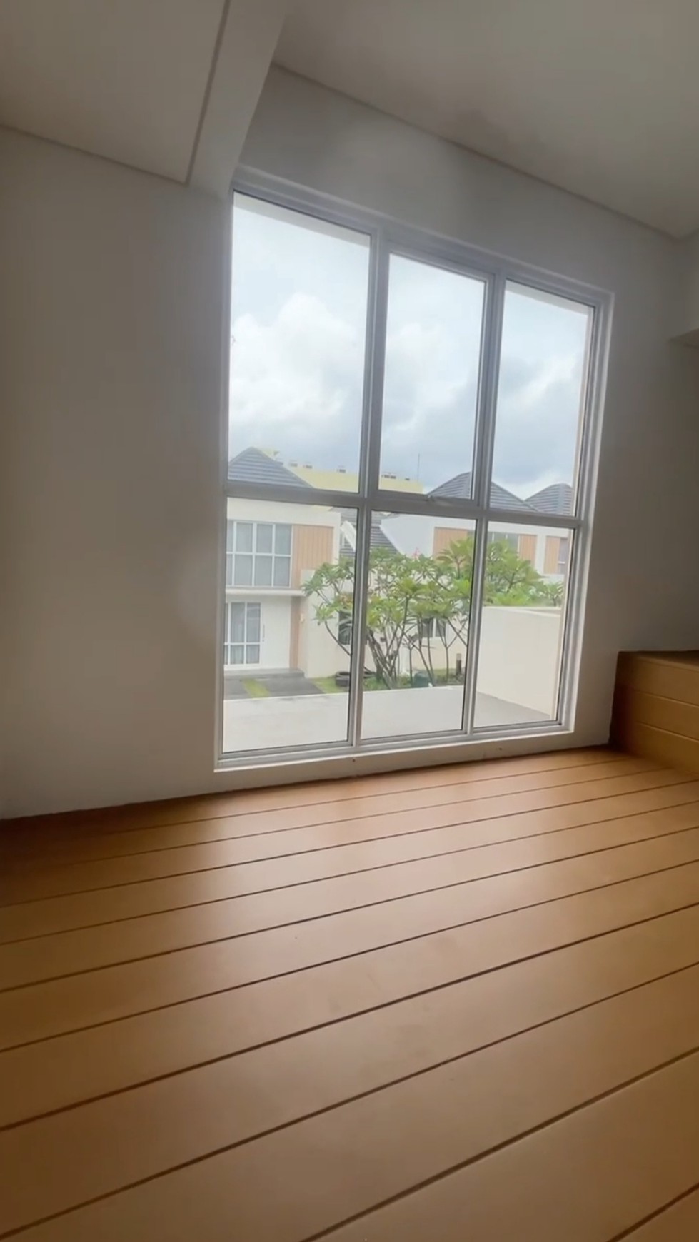 Rumah modern Paramount Petals cluster Aster