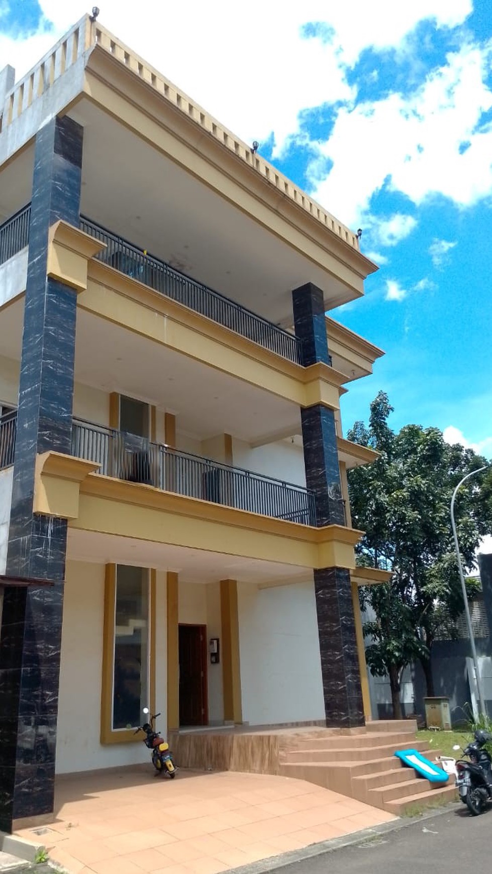 Rumah Hook ada Kolam Renang di The Icon Cluster Simplicity BSD City