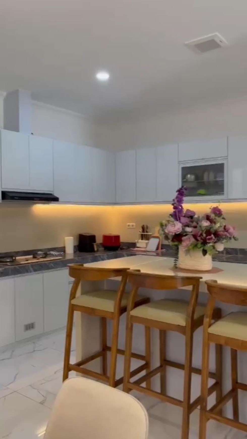 Rumah Baru full furnished siap Huni di Sutera Flamboyan