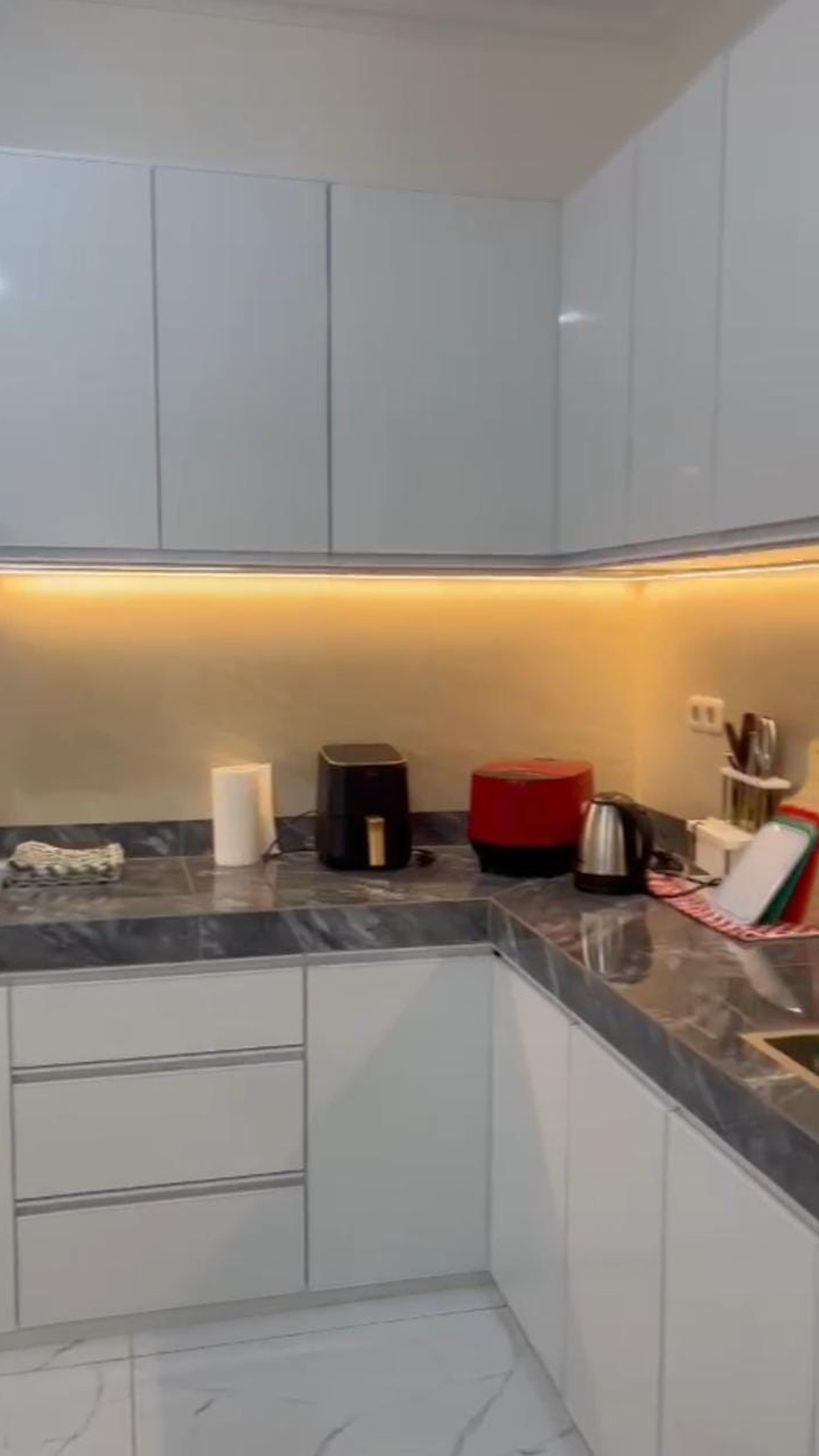 Rumah Baru full furnished siap Huni di Sutera Flamboyan