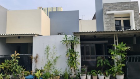 Rumah Strategis Minimalis Modern di Pondok Nirwana Rungkut
