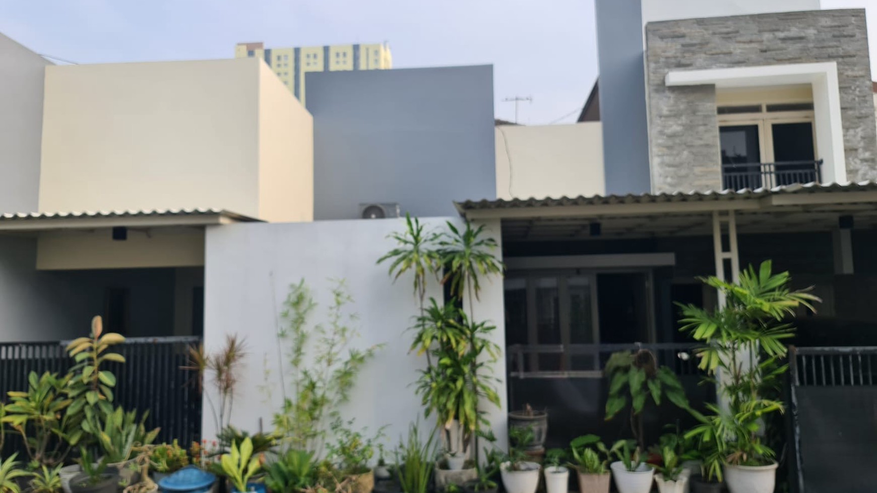 Rumah Strategis Minimalis Modern di Pondok Nirwana Rungkut