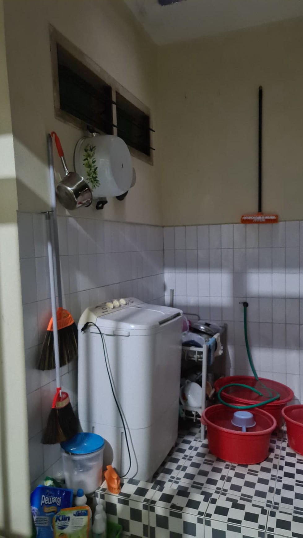 Dijual Rumah di Pondok Nirwana Rungkut. Nyaman Strategis 