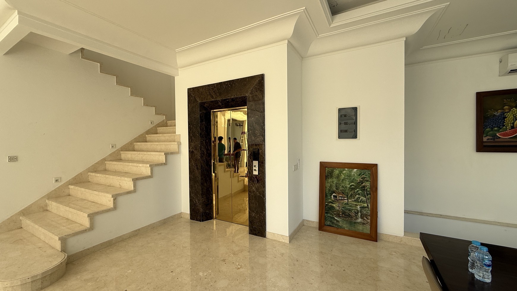 RUMAH MEWAH BARU AMERICAN CLASSIC DI KEMANG DALAM AREA, JAKARTA SELATAN