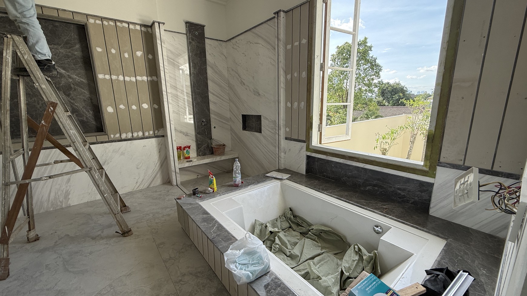 RUMAH MEWAH BARU AMERICAN CLASSIC DI KEMANG DALAM AREA, JAKARTA SELATAN