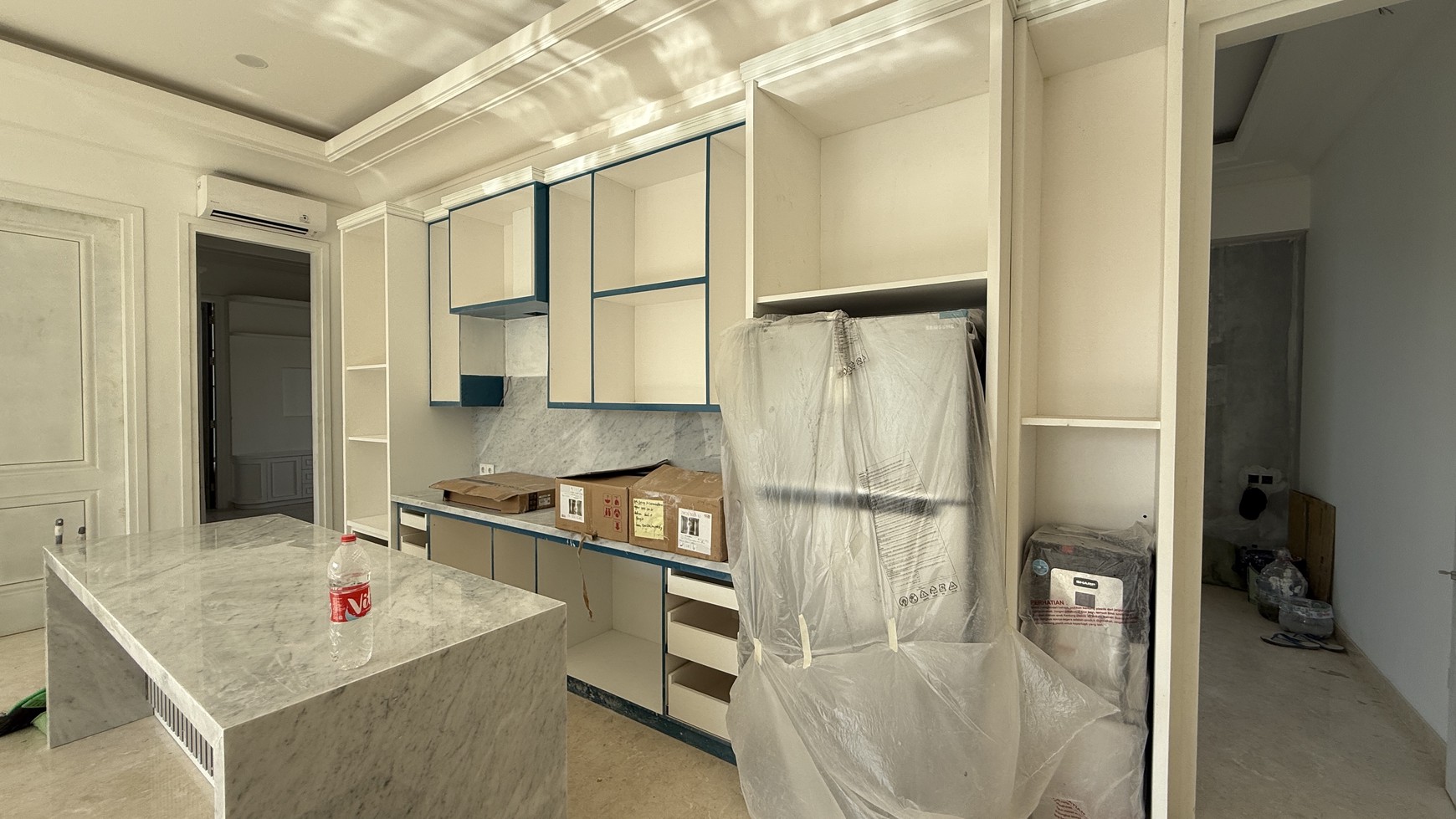 RUMAH MEWAH BARU AMERICAN CLASSIC DI KEMANG DALAM AREA, JAKARTA SELATAN