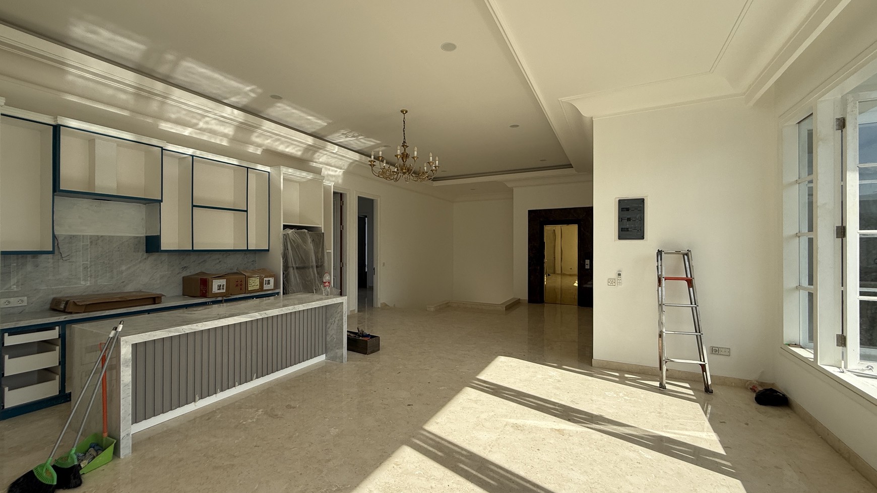 RUMAH MEWAH BARU AMERICAN CLASSIC DI KEMANG DALAM AREA, JAKARTA SELATAN