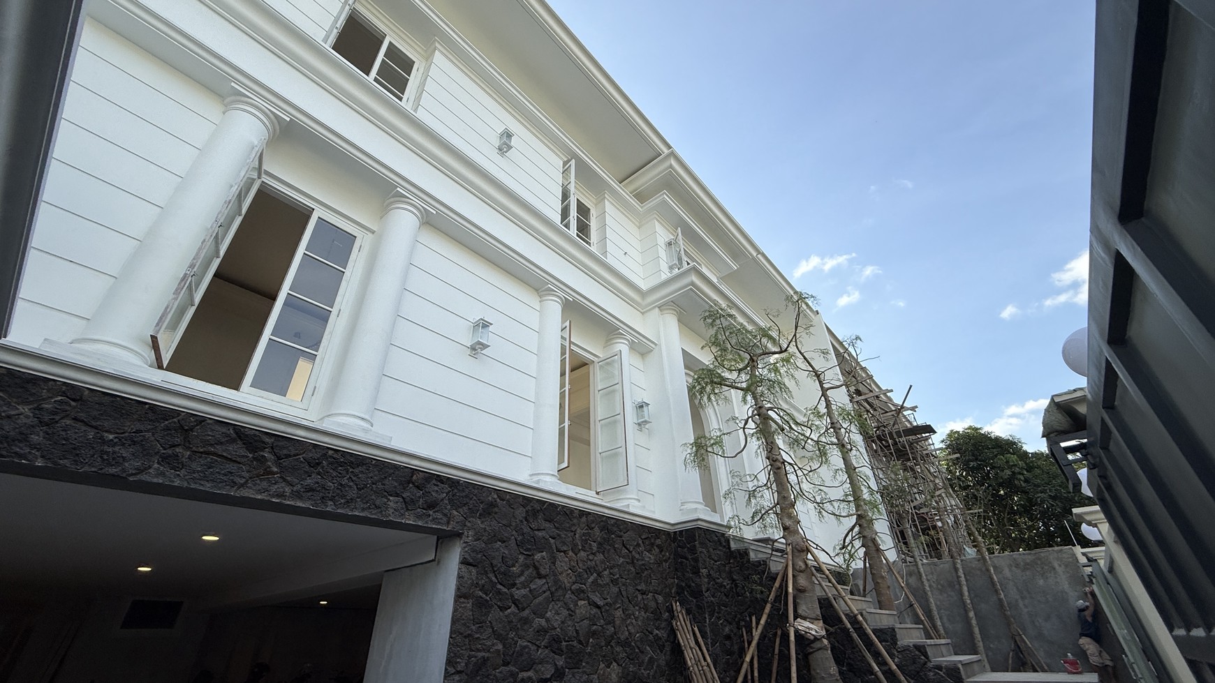 RUMAH MEWAH BARU AMERICAN CLASSIC DI KEMANG DALAM AREA, JAKARTA SELATAN