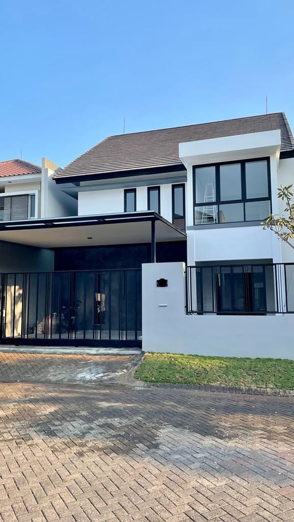 DIJual Rumah Baru Mewah Park Avenue Dian Istana Surabaya Barat