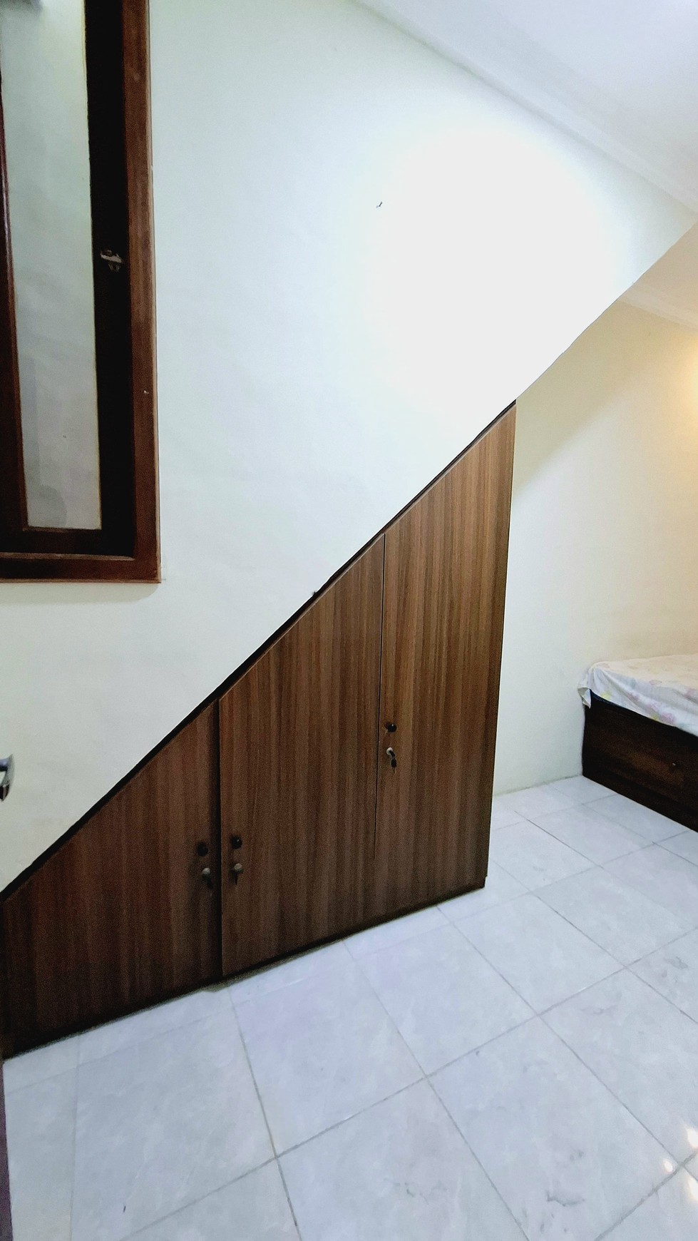 Dijual Rumah Usaha Murah di Surabaya Timur - Karang Empat, 3 Lantai, 350 Juta Nego