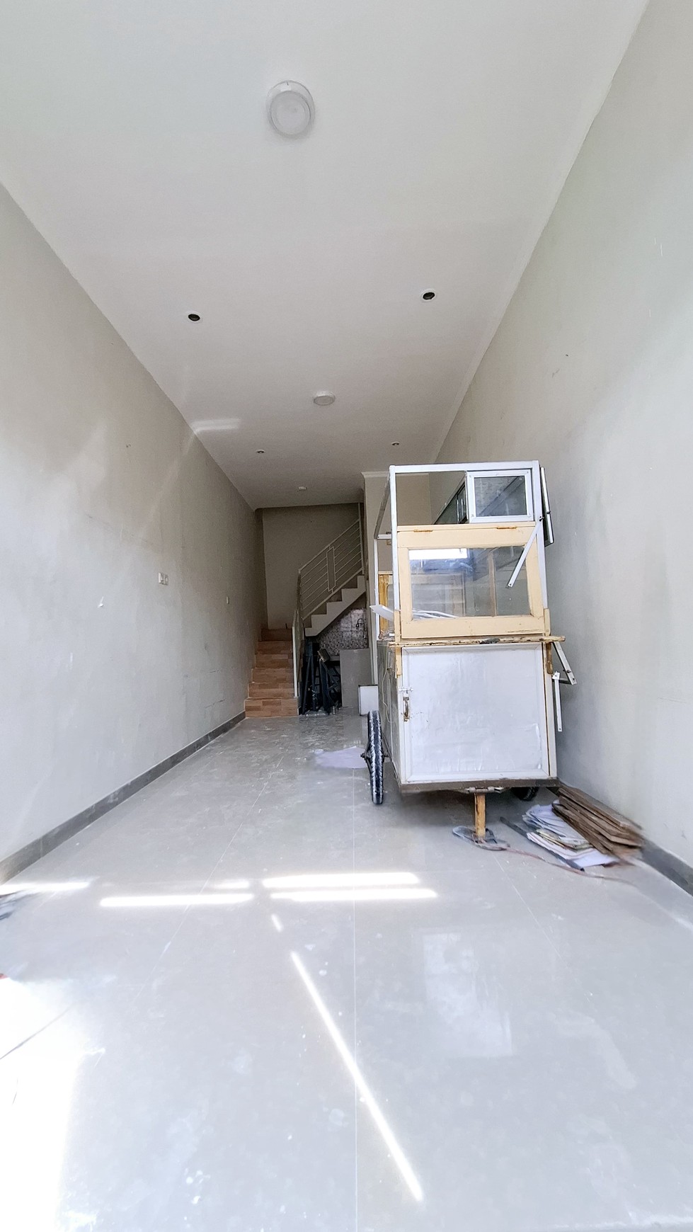 Dijual Rumah Usaha Murah di Surabaya Timur - Karang Empat, 3 Lantai, 350 Juta Nego