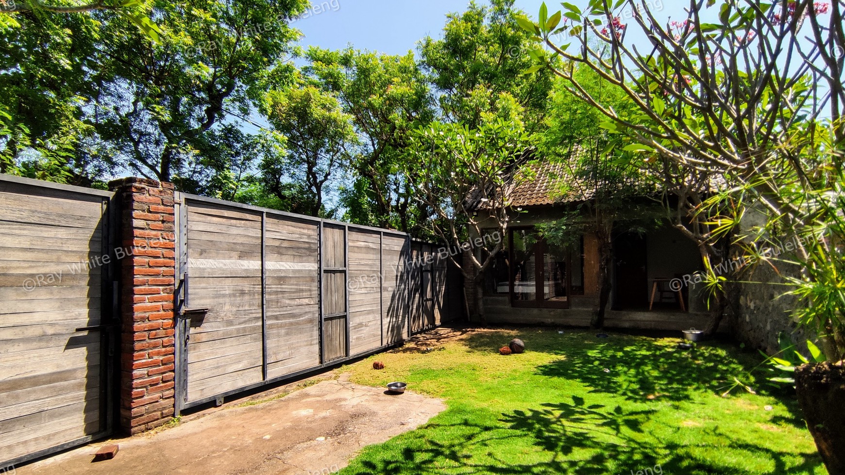 STUNNING FREEHOLD VILLA IN PEMUTERAN