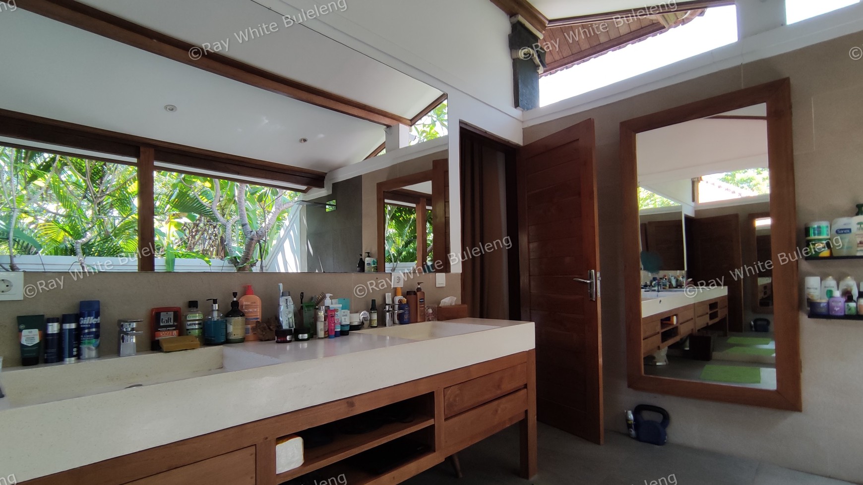 STUNNING FREEHOLD VILLA IN PEMUTERAN