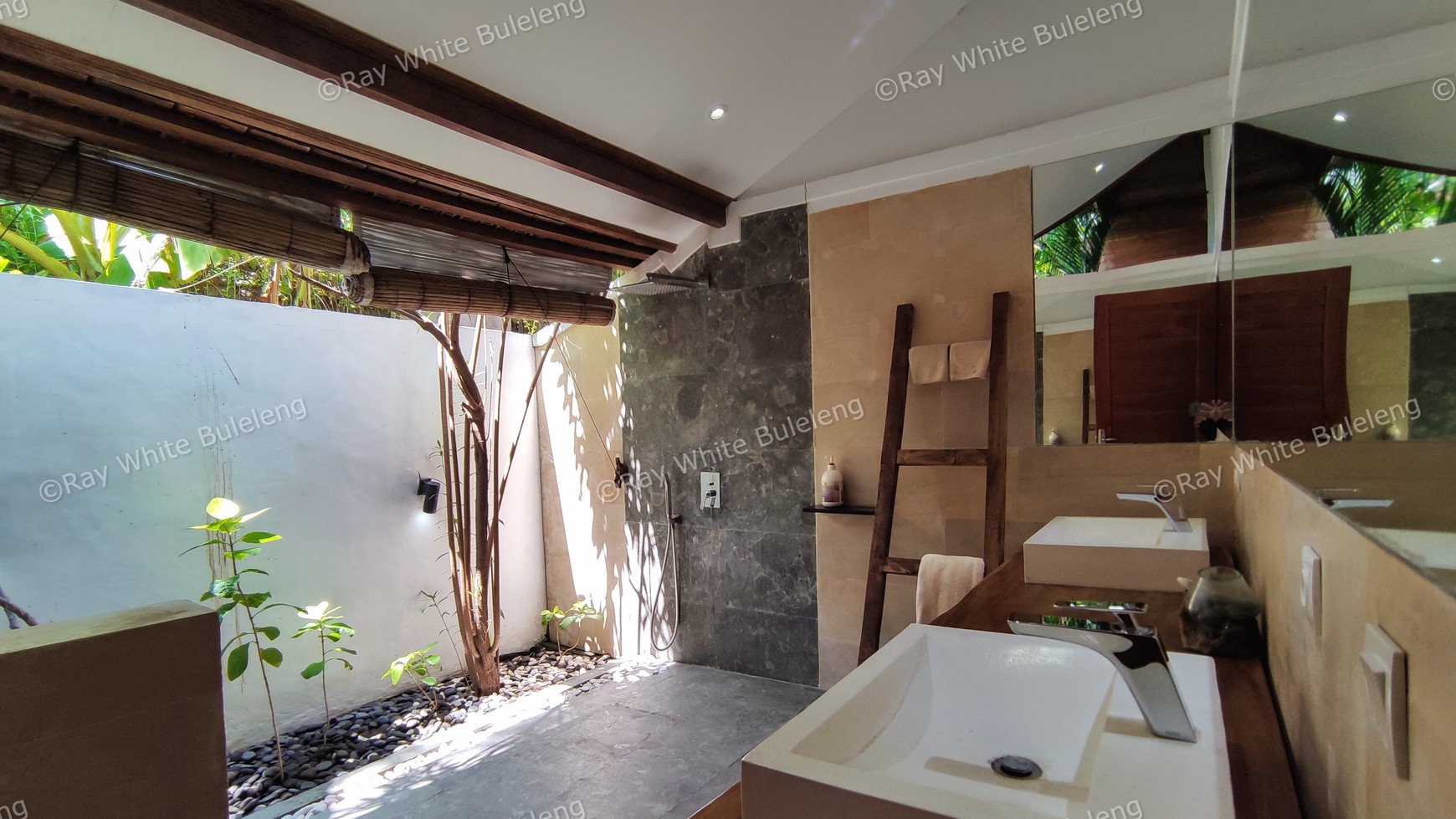 STUNNING FREEHOLD VILLA IN PEMUTERAN