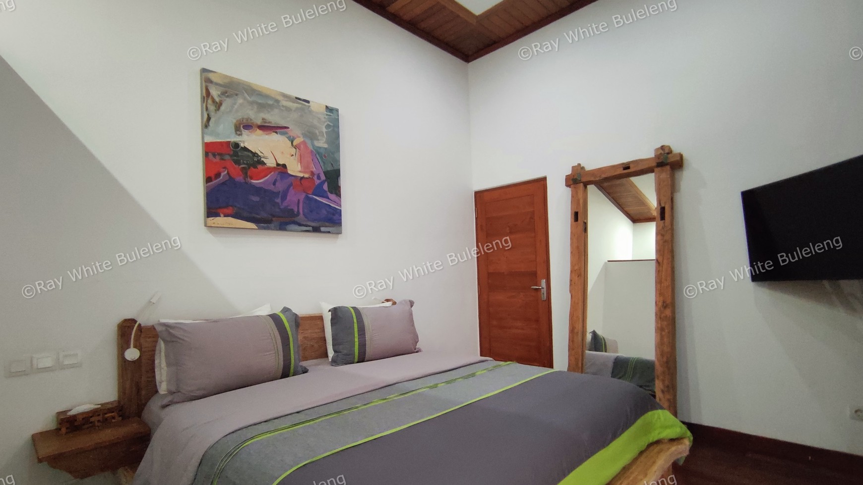 STUNNING FREEHOLD VILLA IN PEMUTERAN