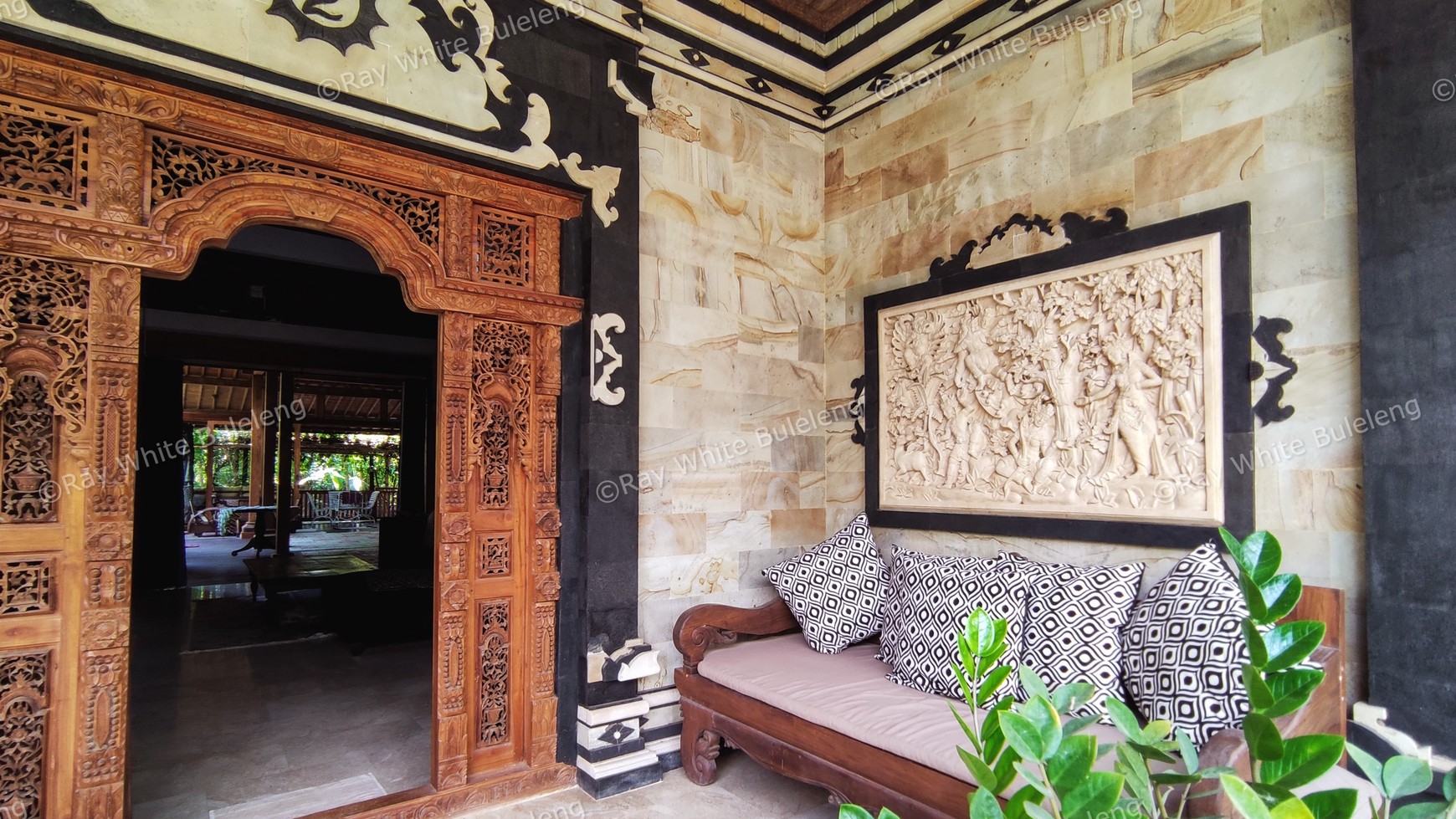 STUNNING FREEHOLD VILLA IN PEMUTERAN